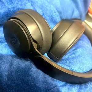 Solo 3 wireless Beats by Dre